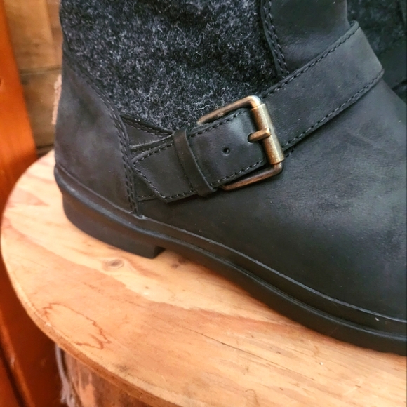 UGG WOMENS WATERPROOF STOUT BLACK ANKLE BOOTIES-SIZE 8 - Picture 5 of 10